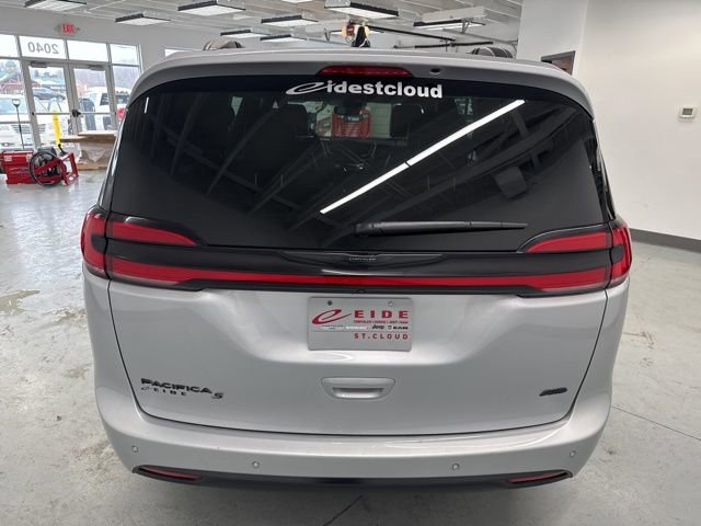 Used 2023 Chrysler Pacifica Touring-L w/ S Appearance Package image 9