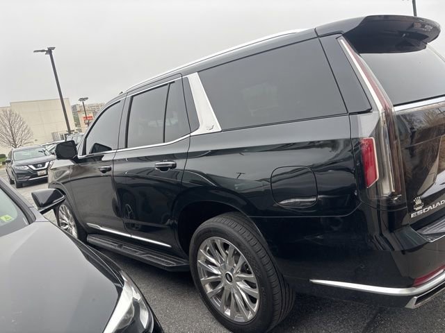 Used 2023 Cadillac Escalade Premium Luxury image 4