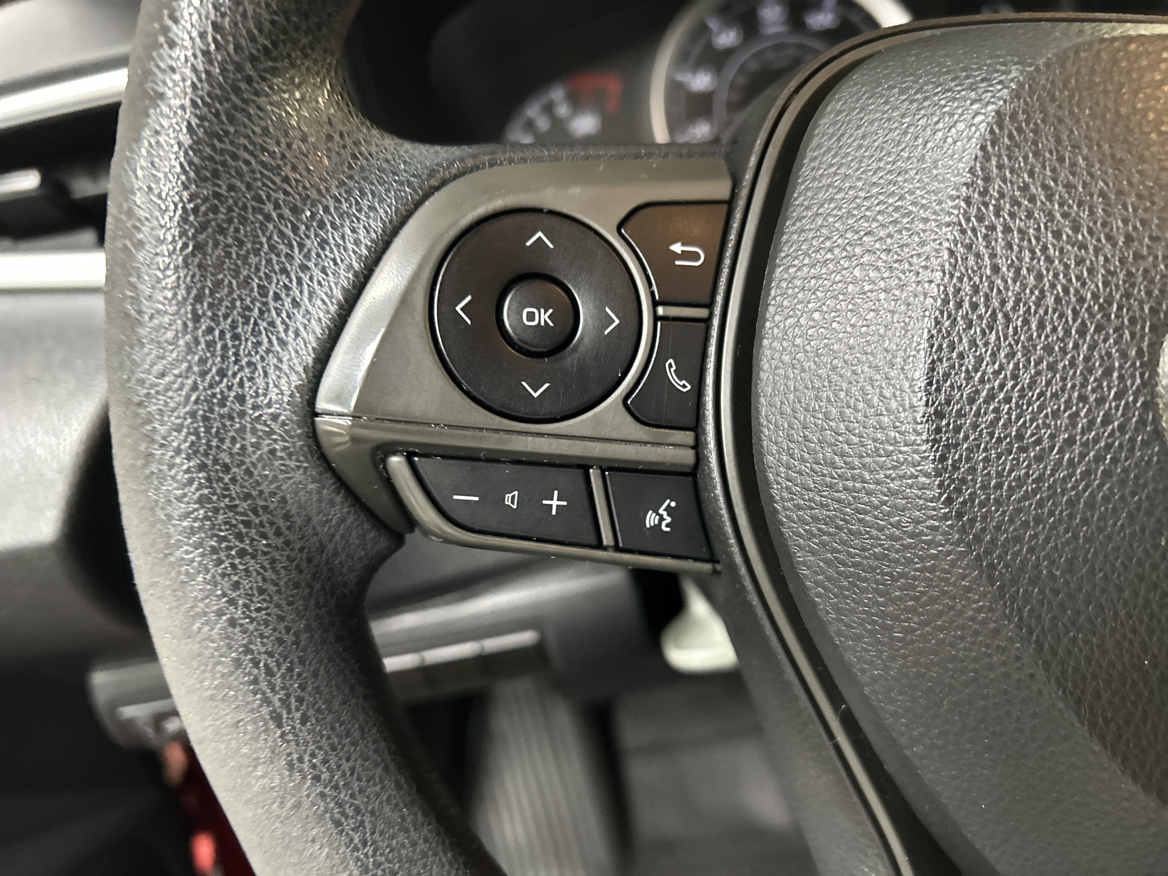 Used 2020 Toyota Corolla LE FWD image 19
