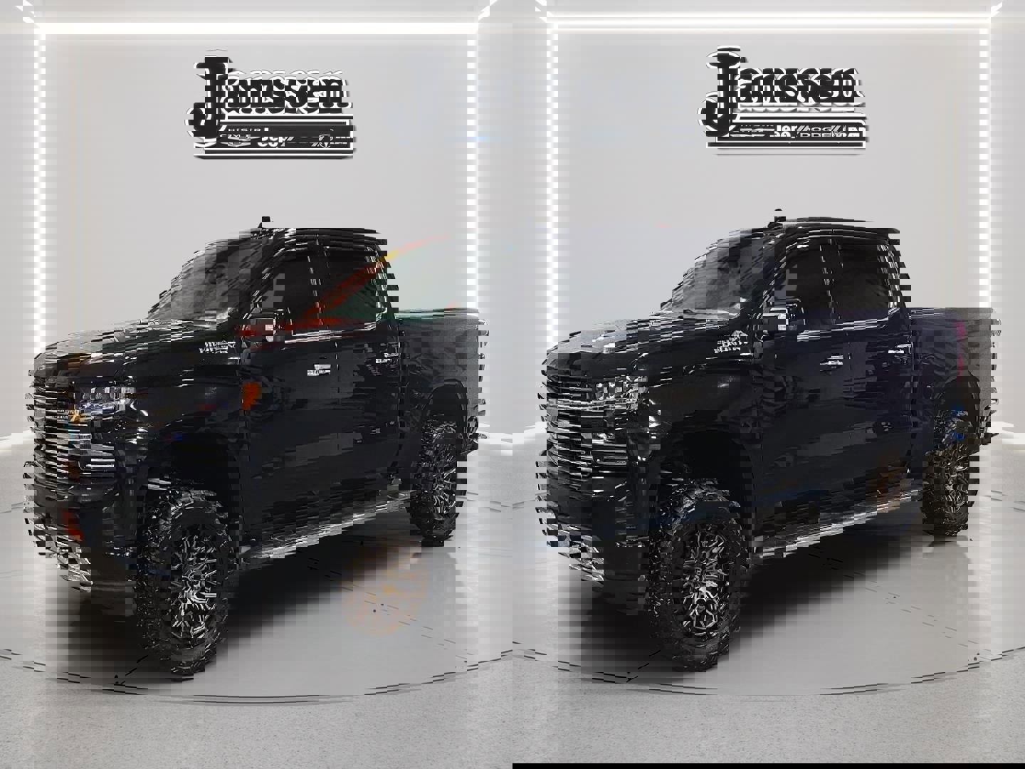 Used 2019 Chevrolet Silverado 1500 High Country w/ Technology Package image 1