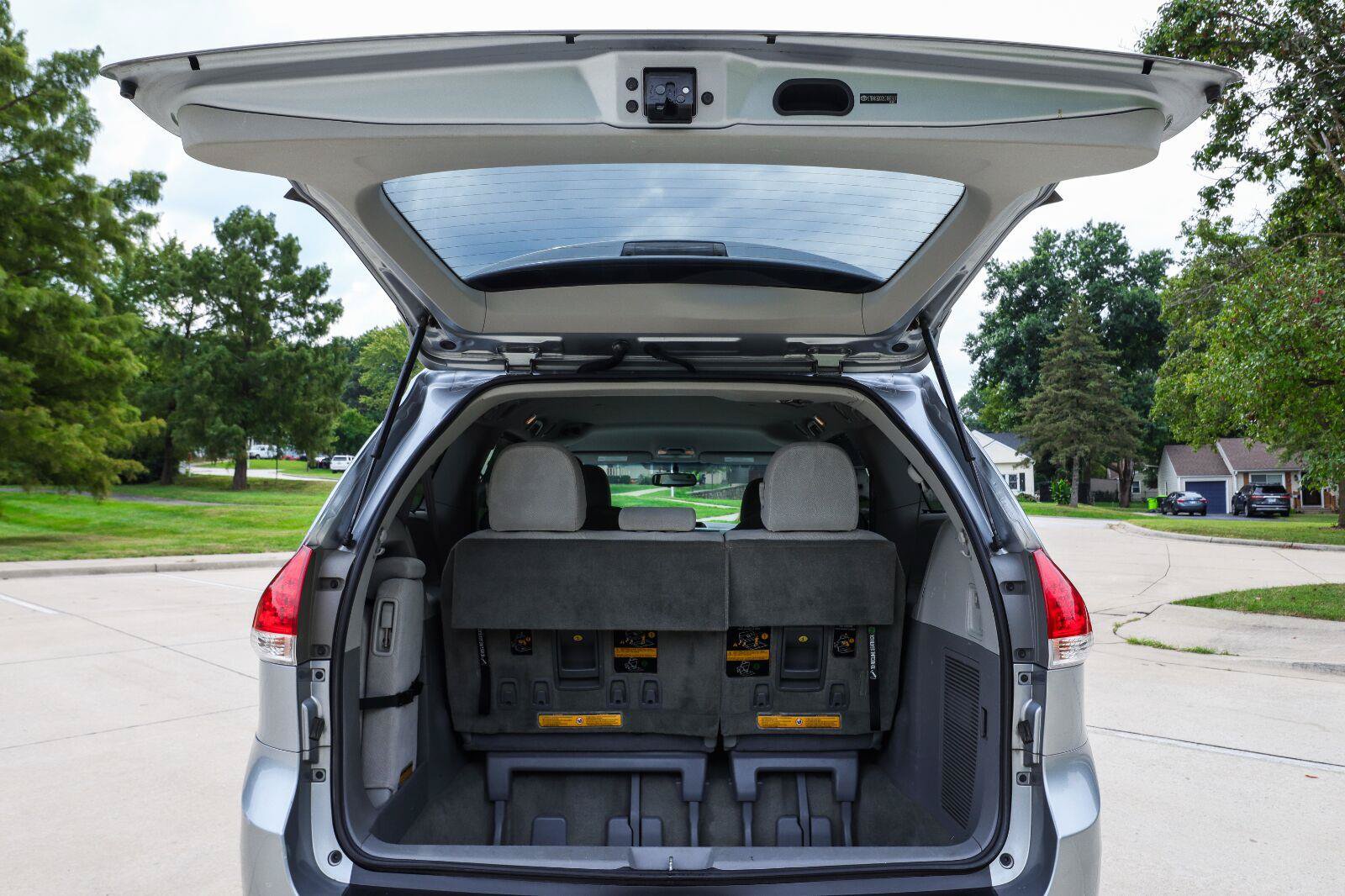 Used 2011 Toyota Sienna LE w/ Towing Pkg FWD image 15