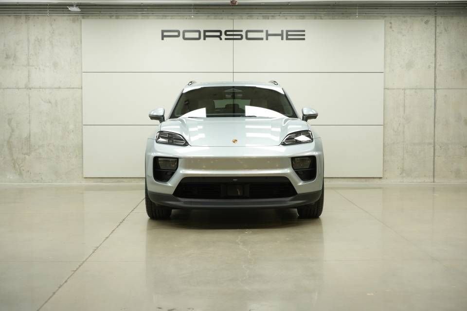 New 2026 Porsche Macan 4 Electric AWD/4WD image 10