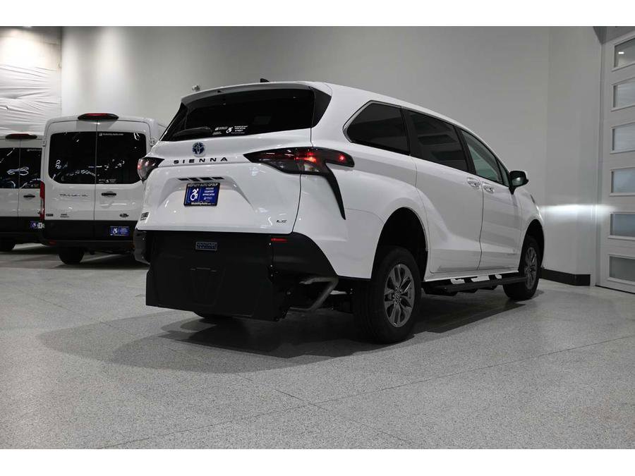 New 2025 Toyota Sienna LE image 6