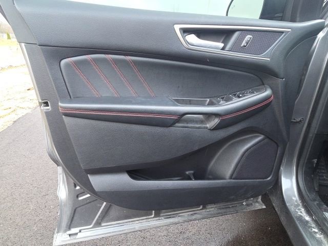 Used 2022 Ford Edge ST-Line w/ Class II Trailer Tow Package image 27