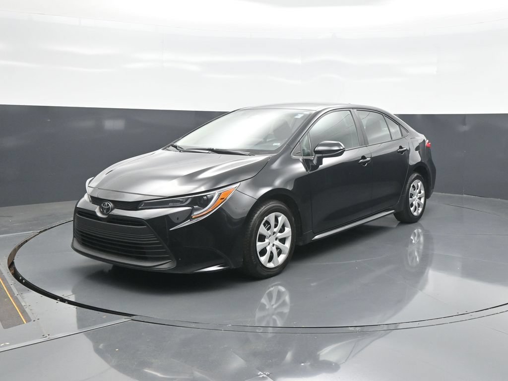Used 2025 Toyota Corolla LE FWD image 3