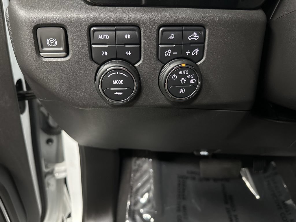 Used 2023 Chevrolet Silverado 1500 LTZ AWD/4WD image 33