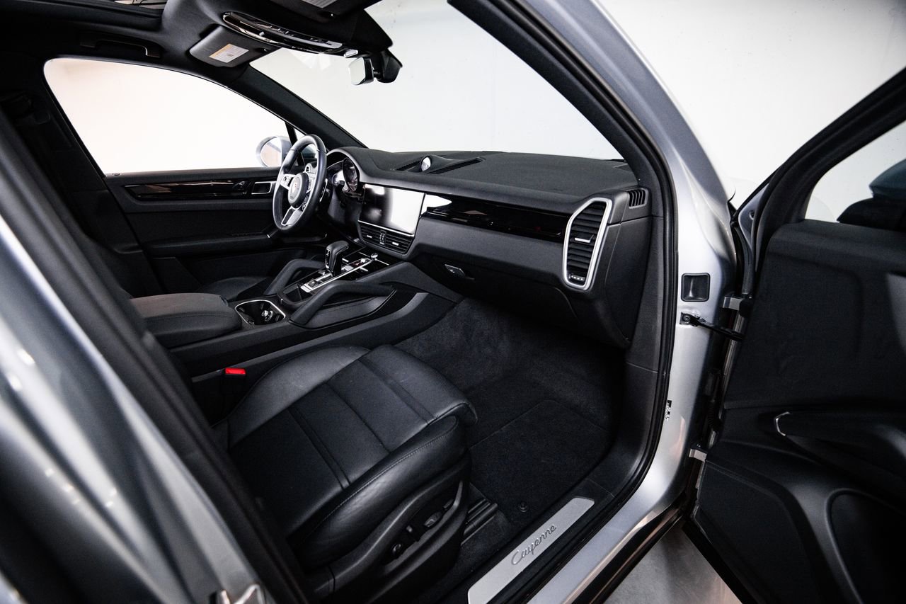 Certified 2023 Porsche Cayenne AWD/4WD image 28