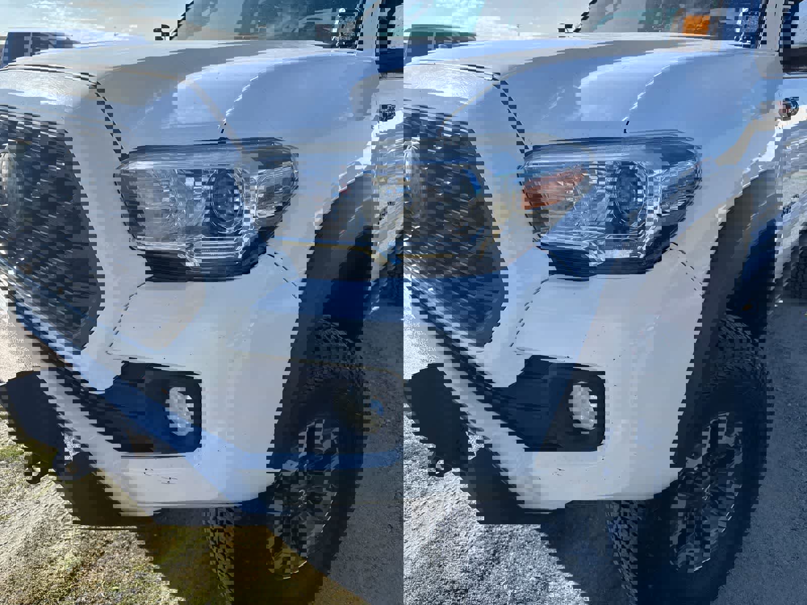 Used 2020 Toyota Tacoma TRD Off-Road w/ Technology Package image 9