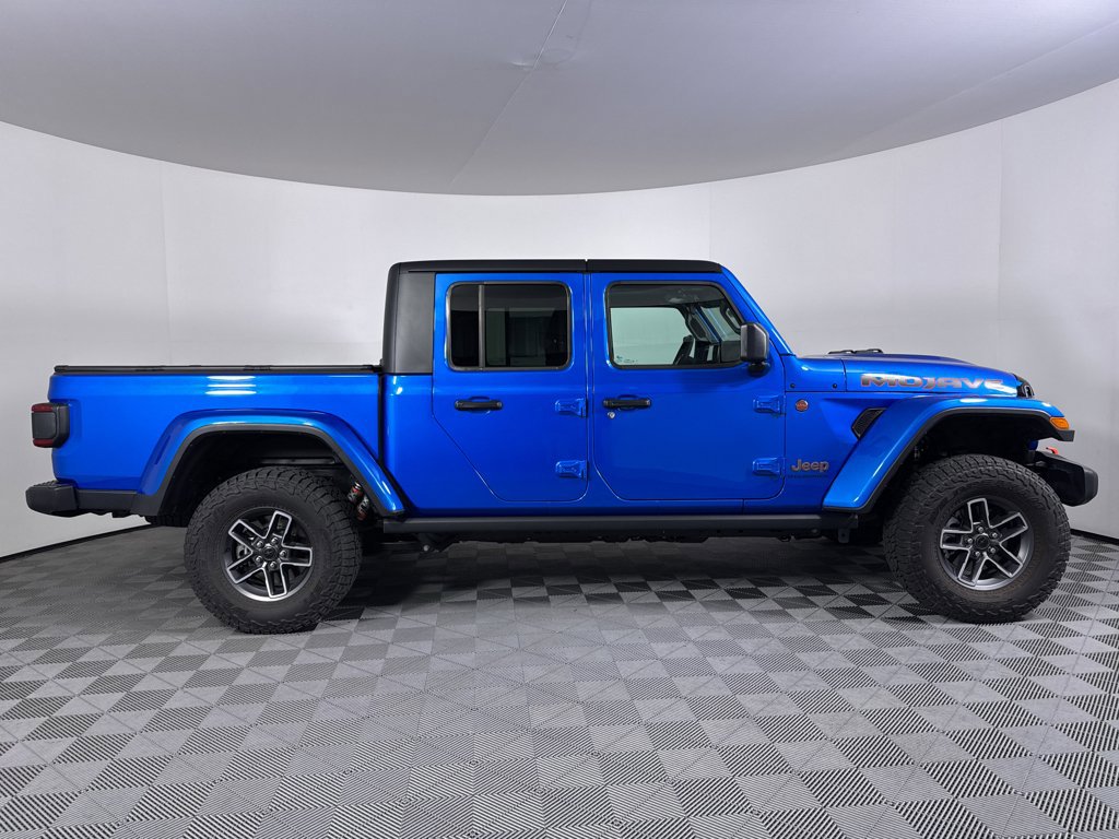 Used 2025 Jeep Gladiator Mojave w/ Convenience Group AWD/4WD image 13