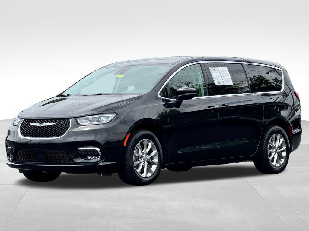 Used 2023 Chrysler Pacifica Touring-L AWD/4WD image 3