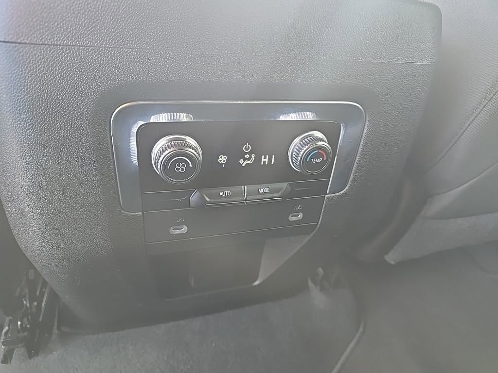 Used 2023 GMC Yukon XL SLE image 14