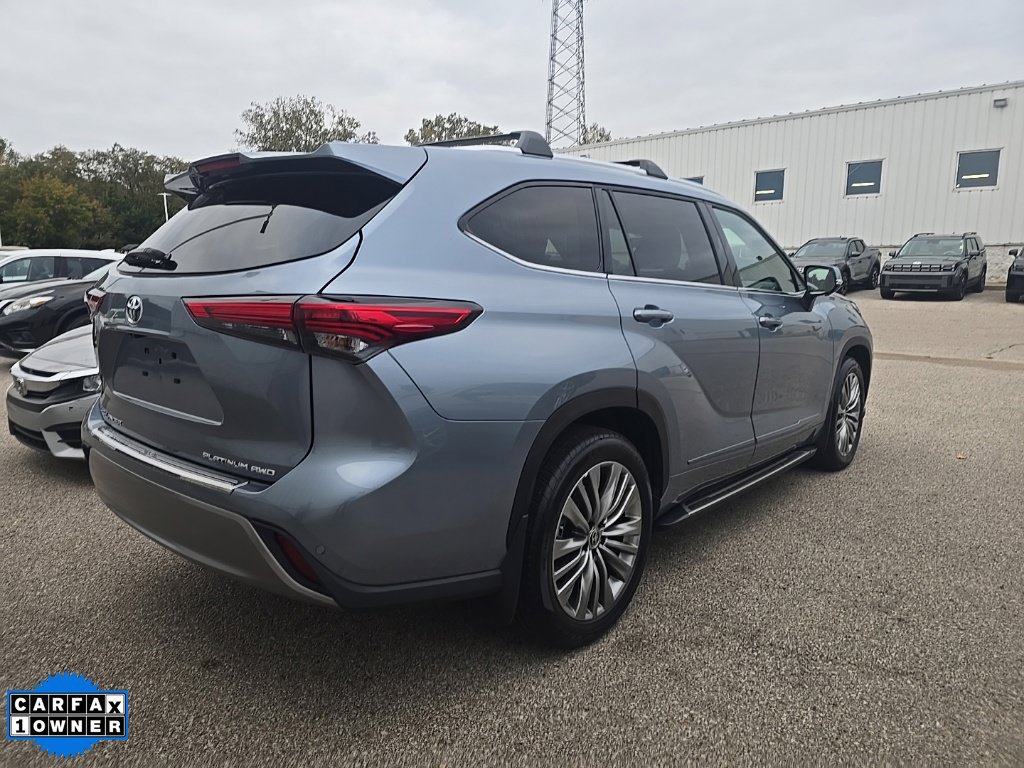 Used 2023 Toyota Highlander Platinum AWD/4WD image 3