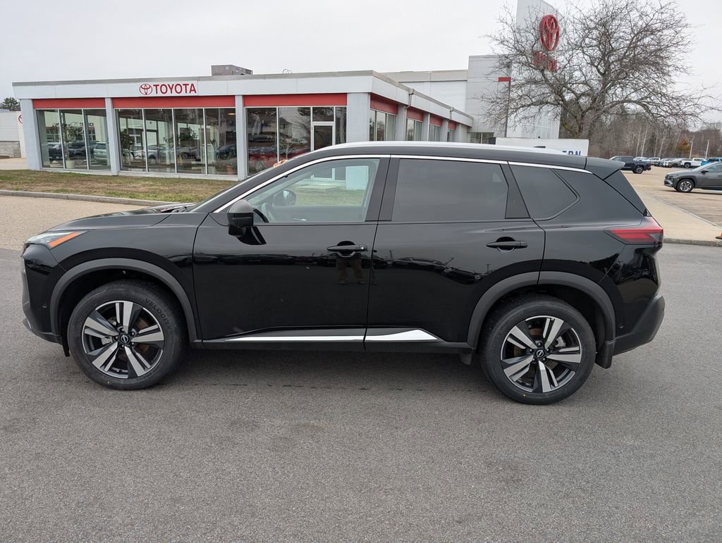 Used 2023 Nissan Rogue SL w/ SL Premium Package image 2