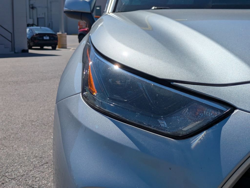 Used 2024 Toyota Highlander LE image 11