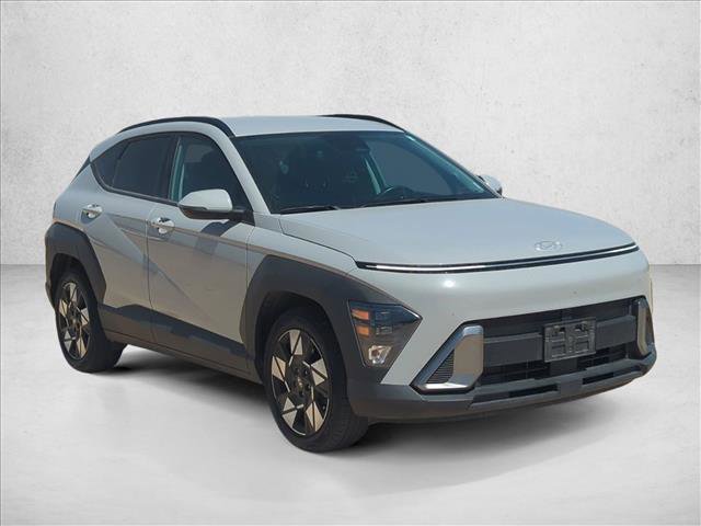 Used 2025 Hyundai Kona SEL image 3