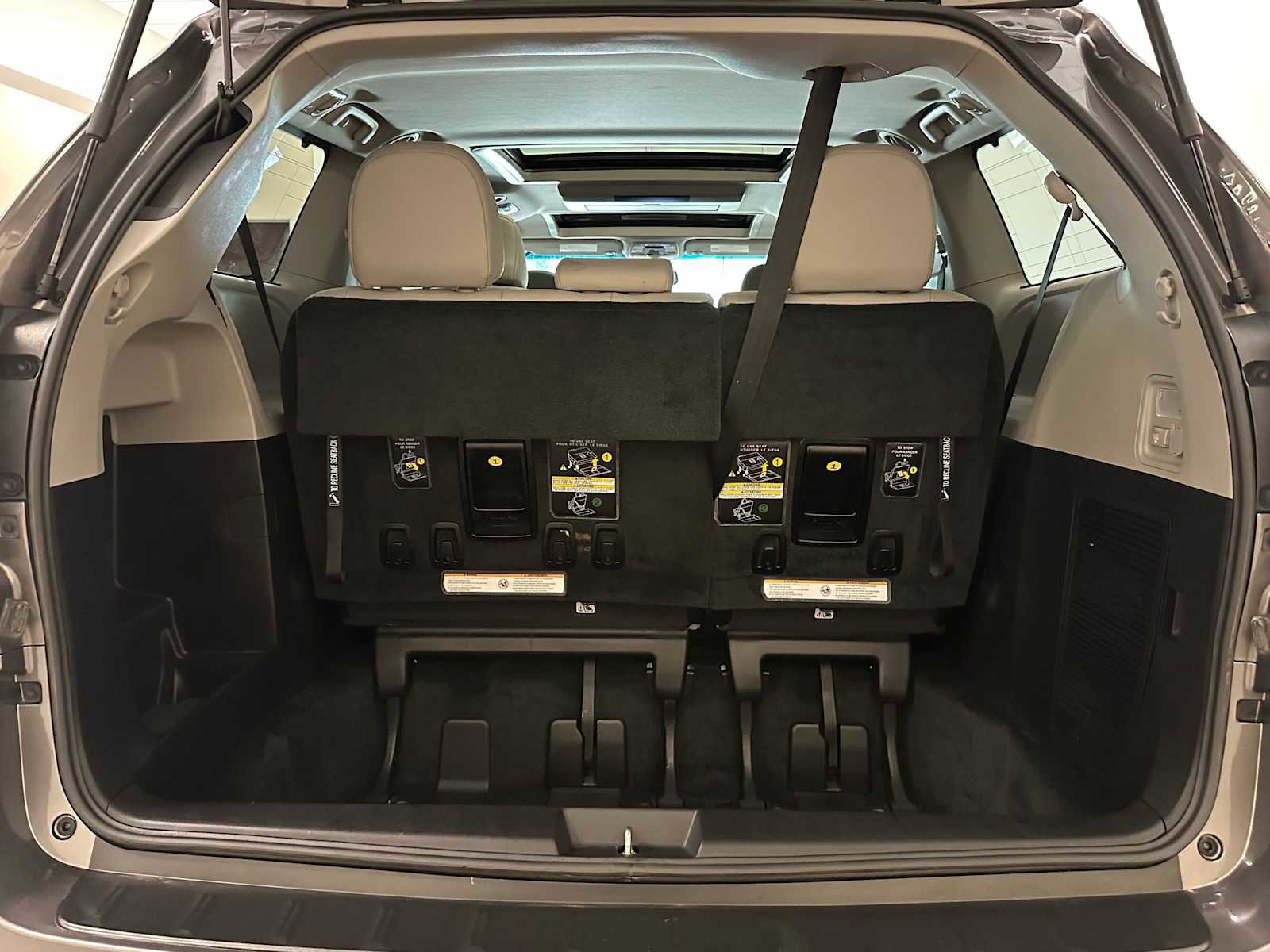 Used 2017 Toyota Sienna Limited Premium image 31