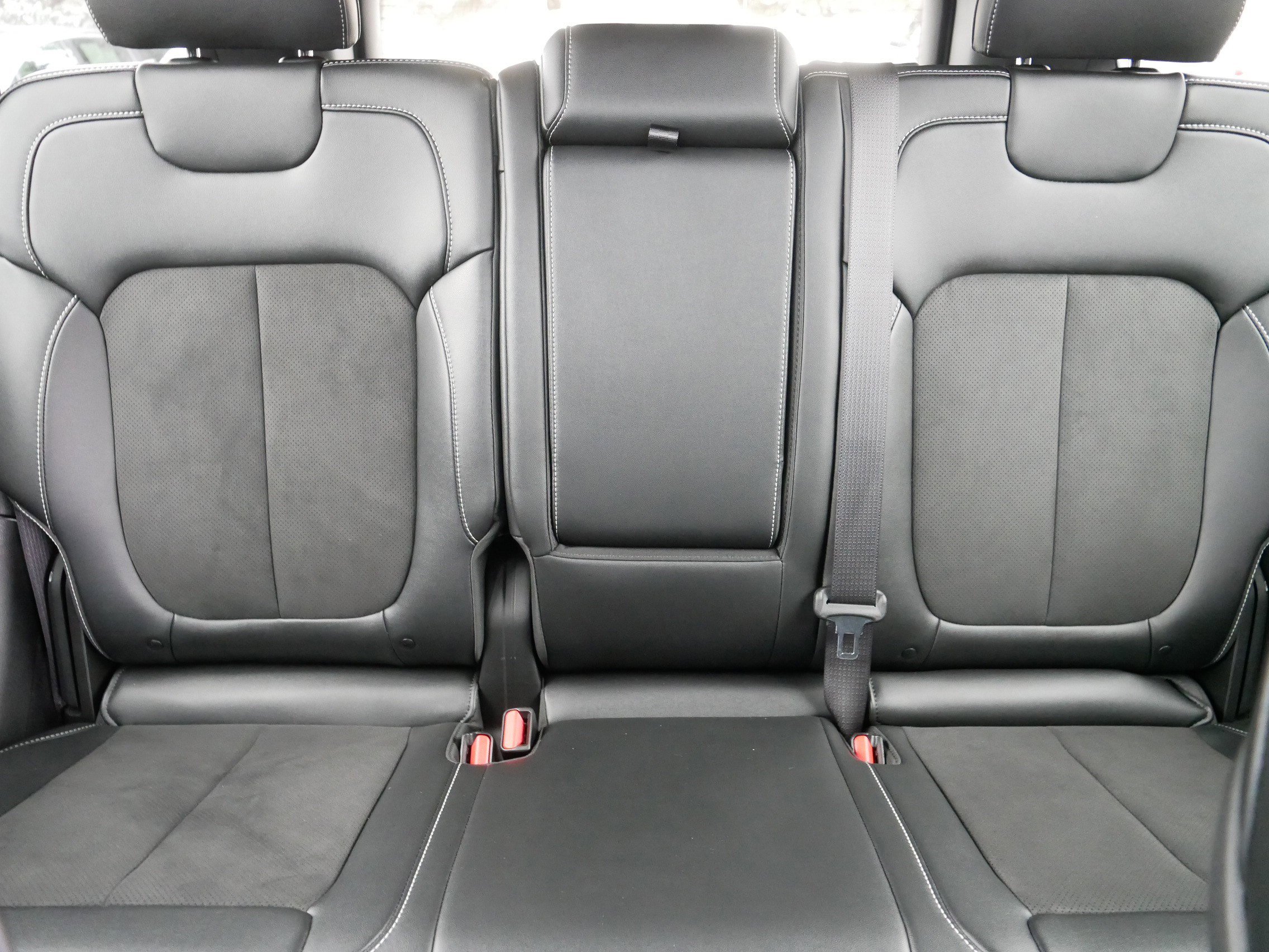 Used 2024 Jeep Grand Cherokee Altitude image 13