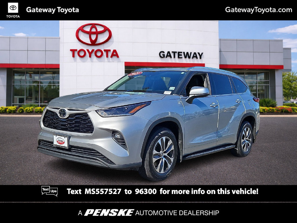 Certified 2021 Toyota Highlander XLE AWD/4WD image 1
