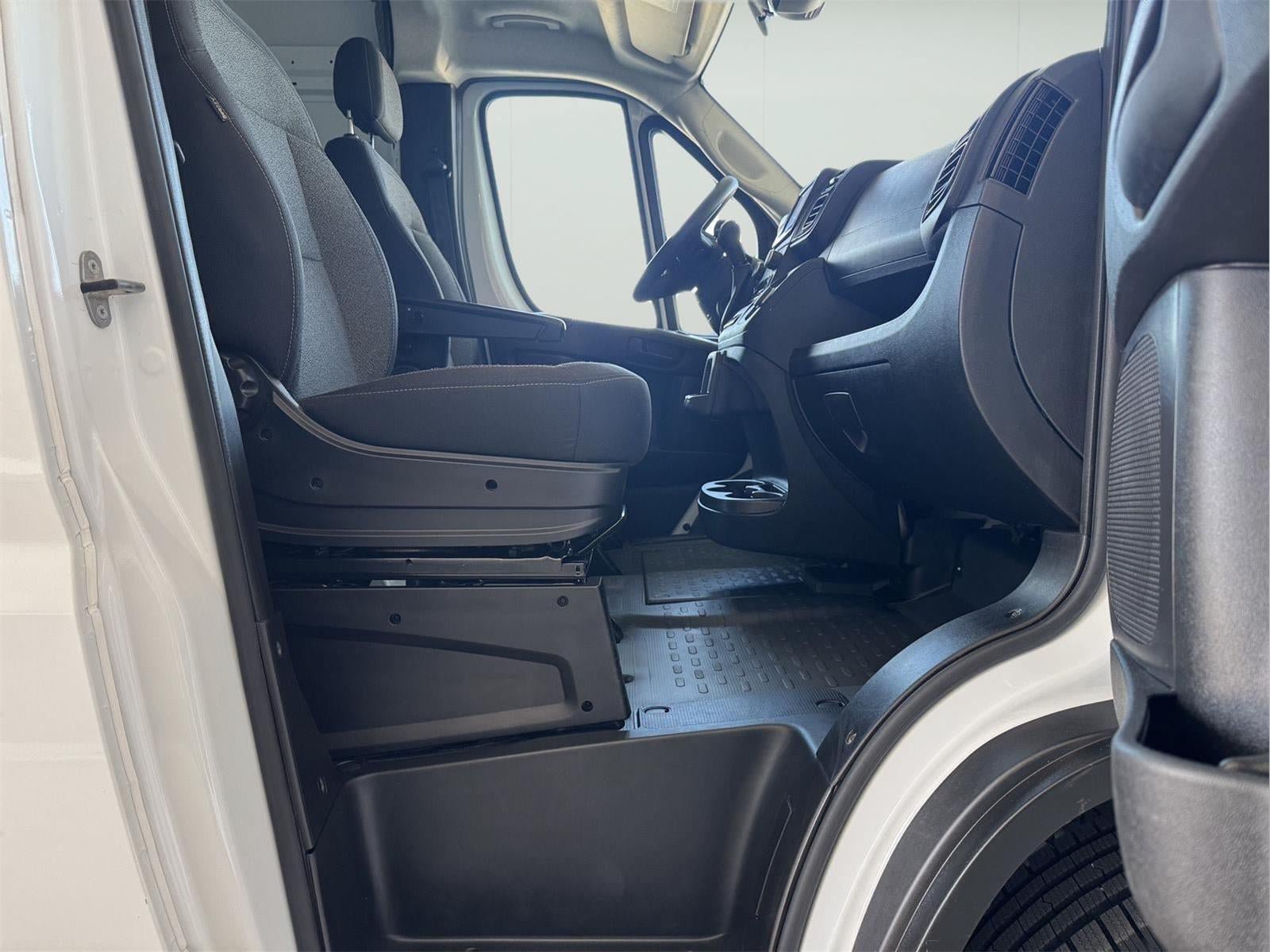 Used 2025 RAM ProMaster 2500 FWD image 24