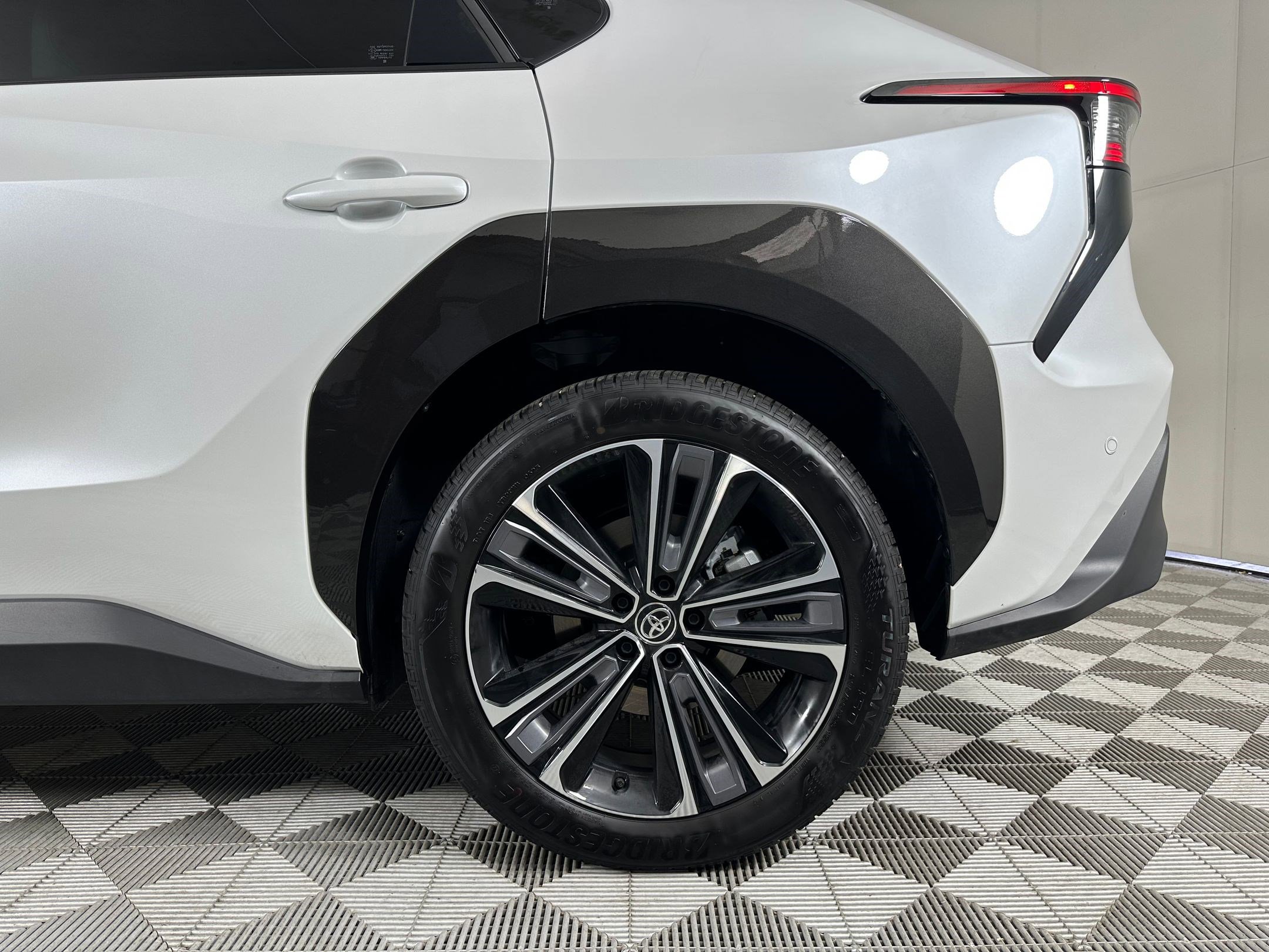 Used 2025 Toyota bZ4X AWD image 27