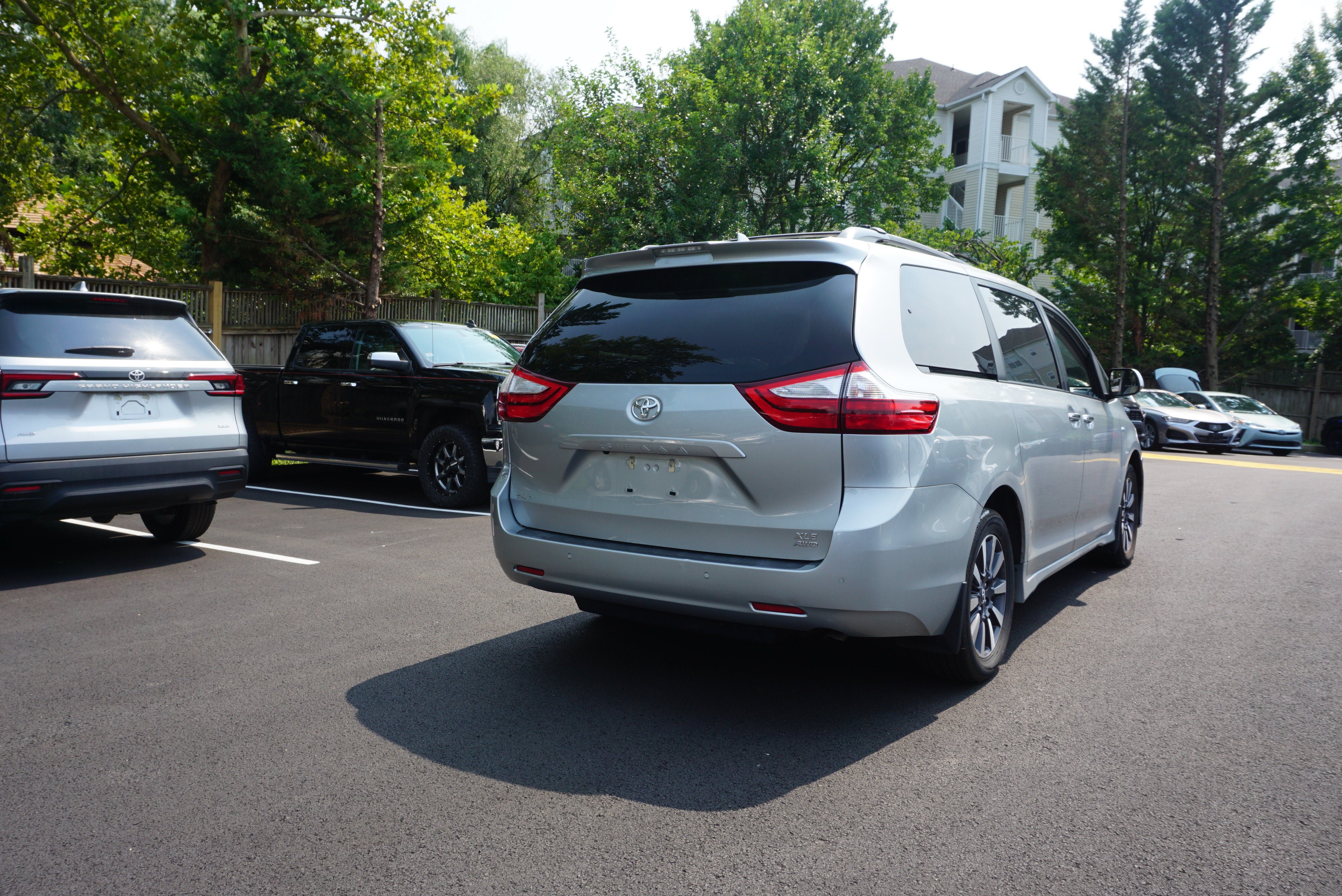 Used 2019 Toyota Sienna XLE w/ XLE Navigation Package AWD/4WD image 4