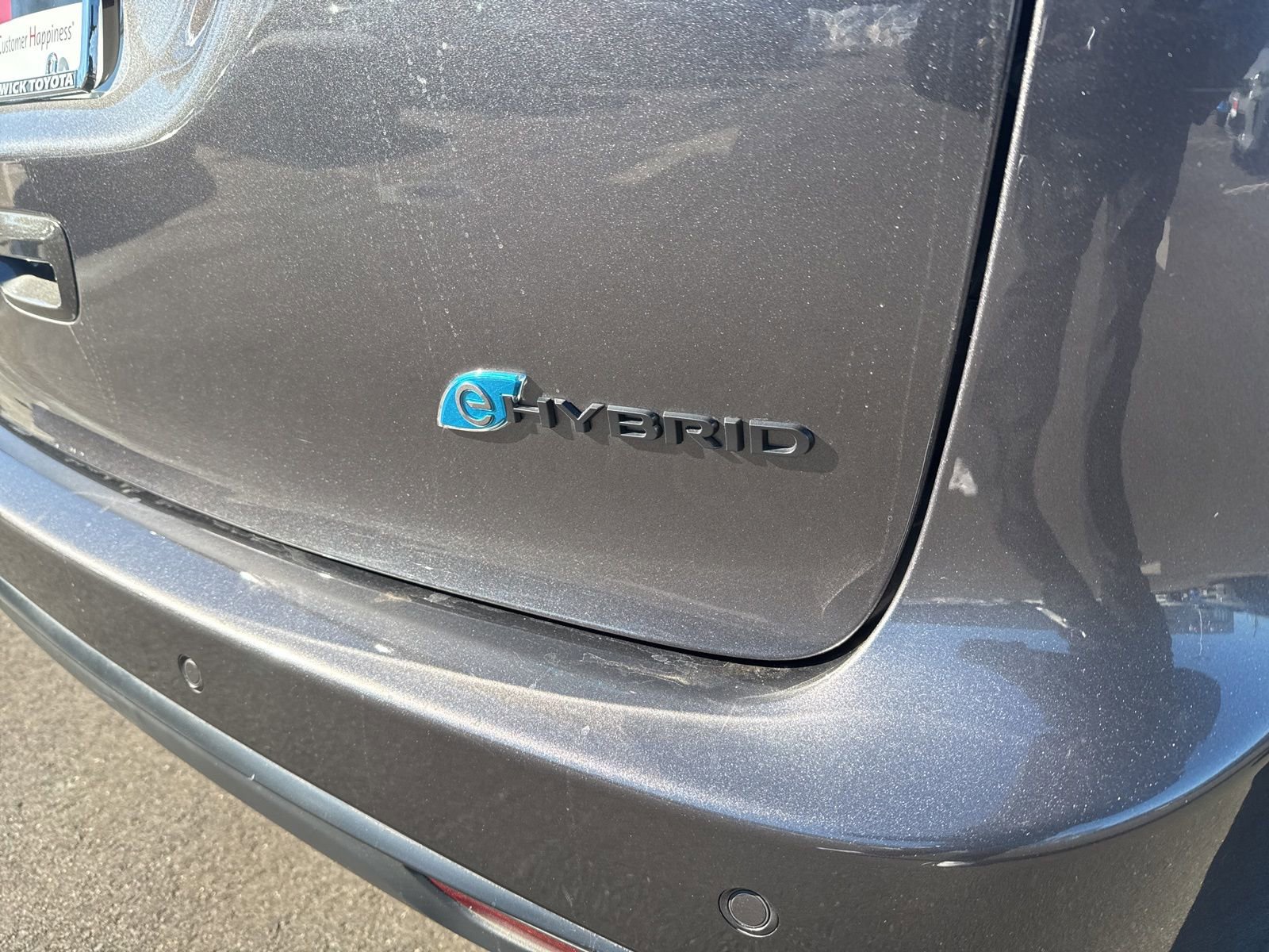 Used 2023 Chrysler Pacifica Touring-L w/ Uconnect Theater Family Group image 9