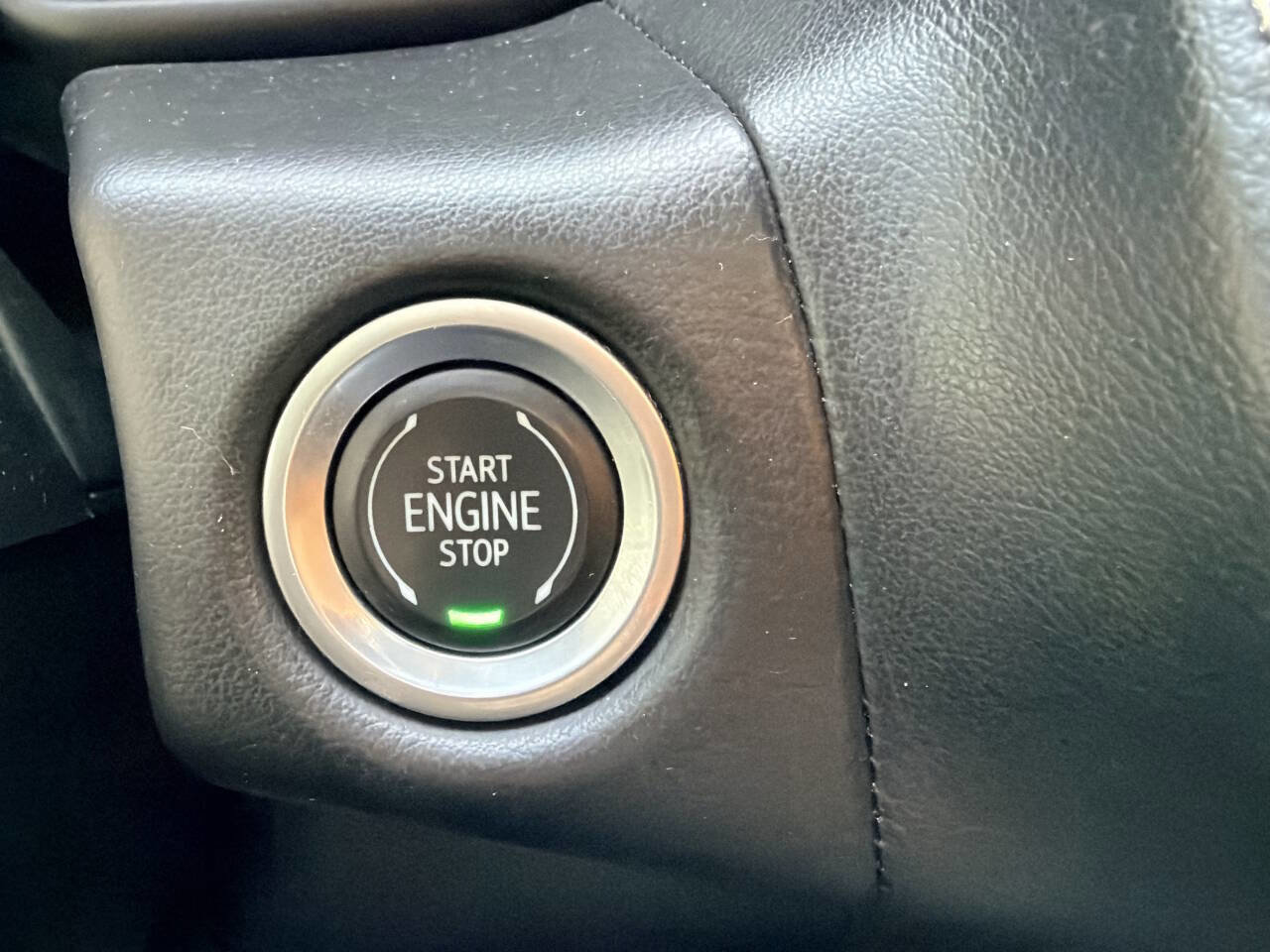 Used 2022 Chevrolet Suburban LT image 7