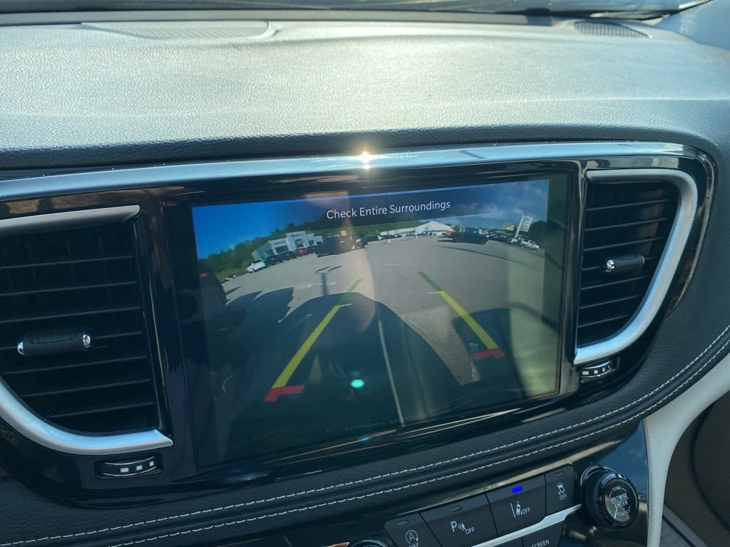 Used 2024 Chrysler Pacifica Limited image 34