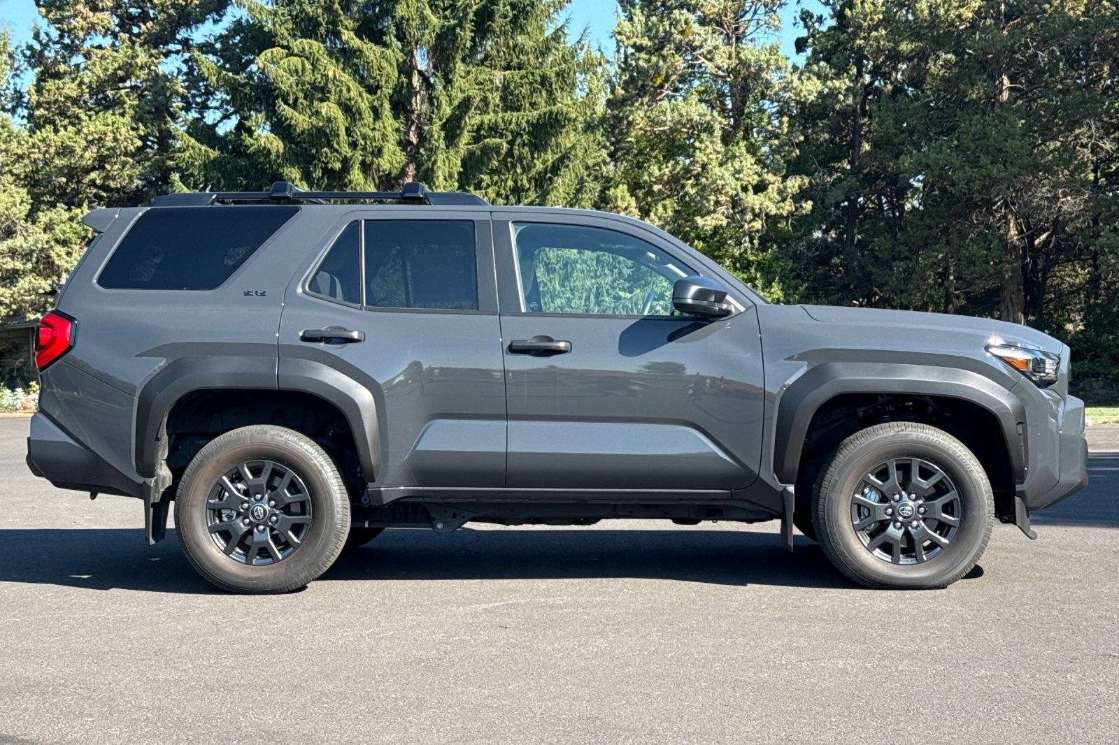 Used 2025 Toyota 4Runner SR5 AWD/4WD image 3