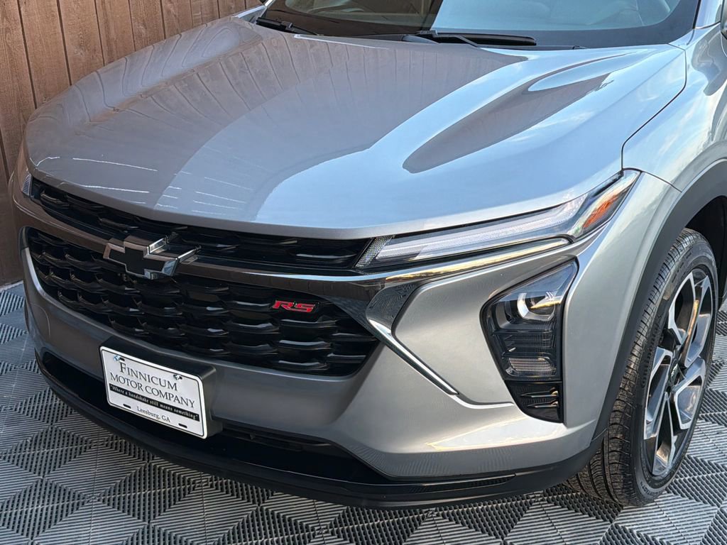 Used 2025 Chevrolet Trax RS w/ Driver Confidence Package image 22