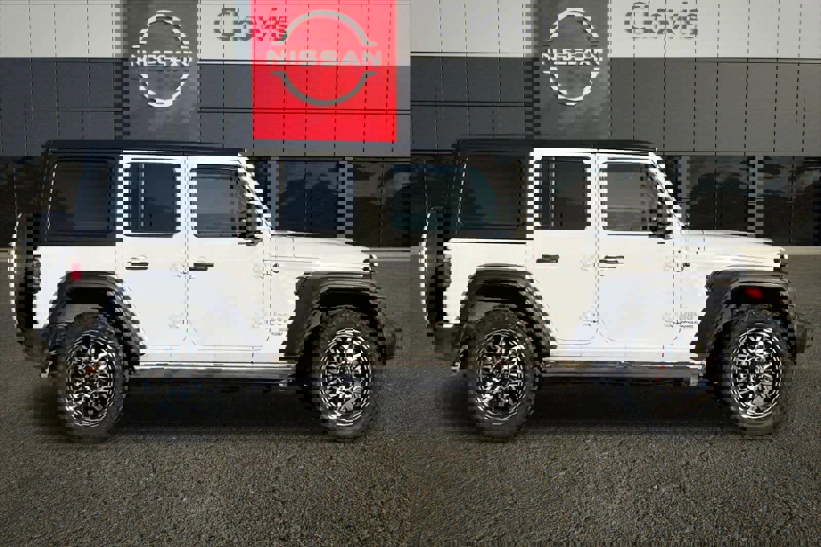 Used 2018 Jeep Wrangler Unlimited Sport image 9