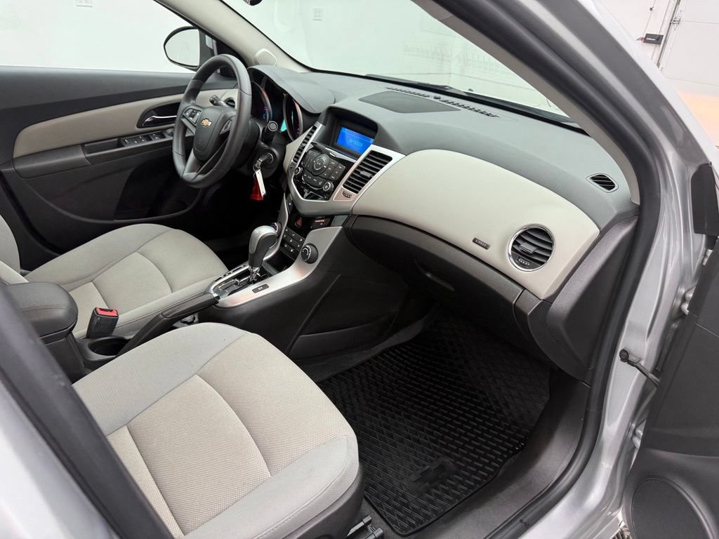 Used 2016 Chevrolet Cruze LT FWD image 29