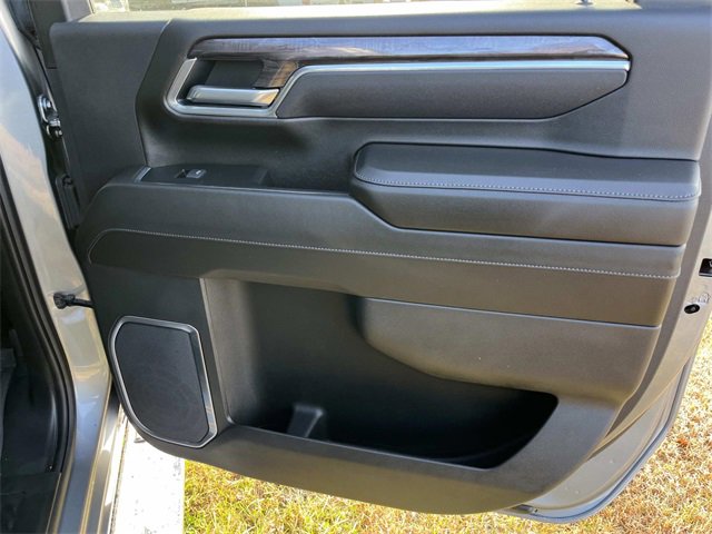 Used 2025 Chevrolet Silverado 2500 LTZ w/ LTZ Convenience Package image 18