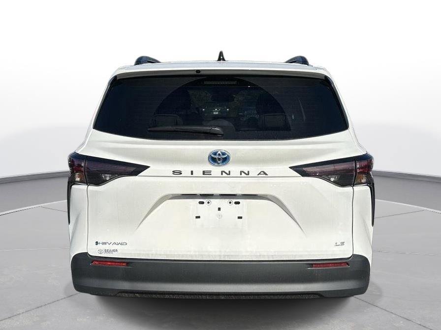 Used 2025 Toyota Sienna LE w/ LE Plus Package image 7