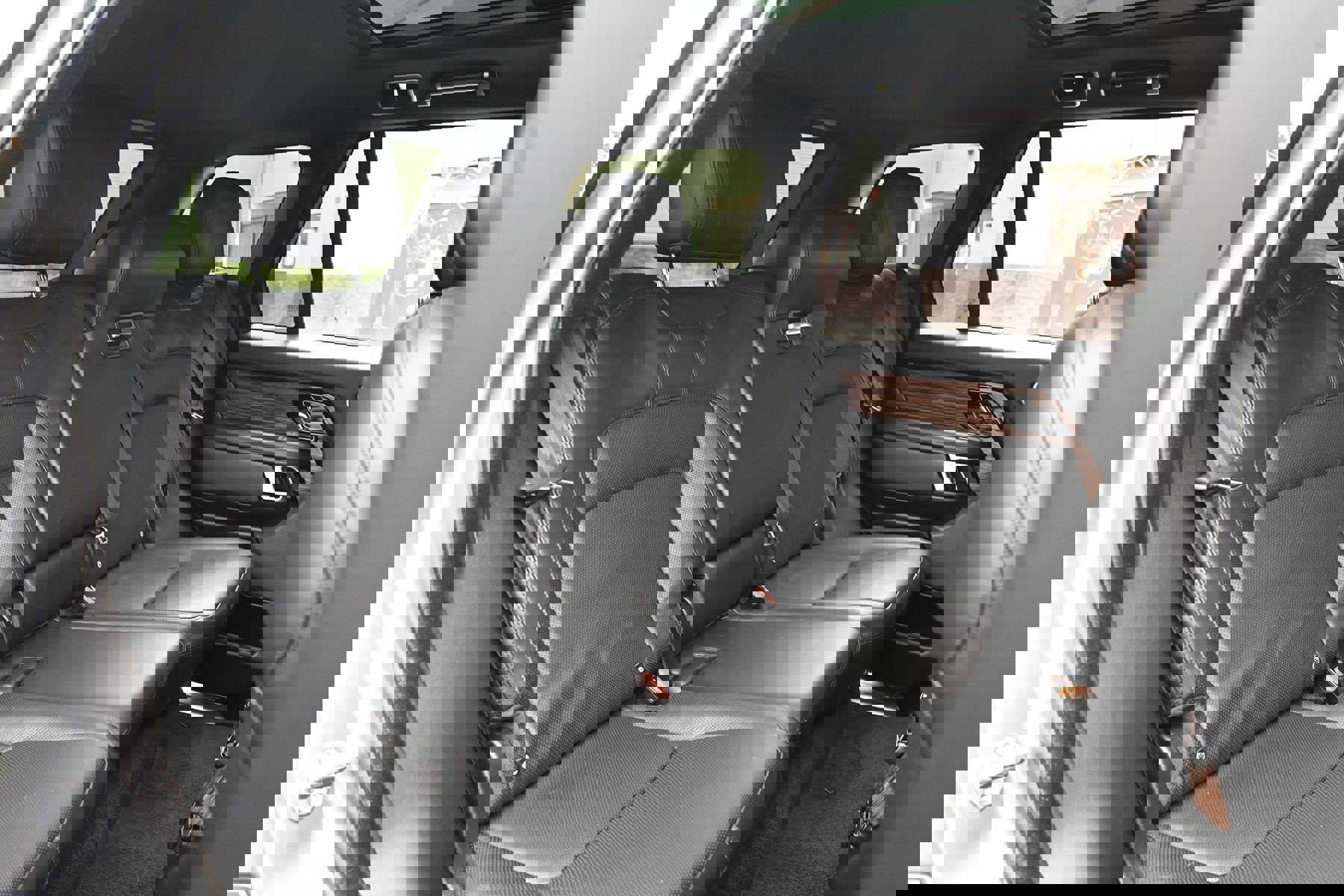 Used 2019 Land Rover Range Rover HSE image 18