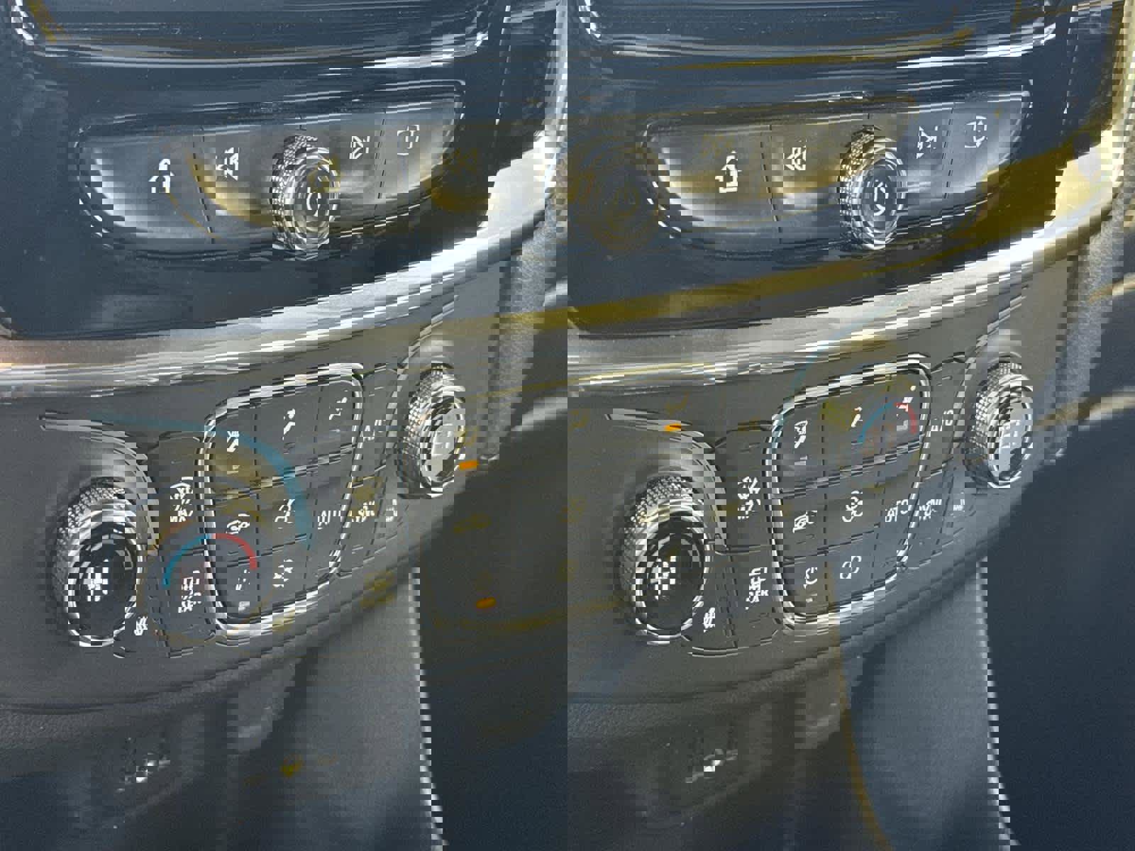 Used 2023 Chevrolet Traverse LT image 19