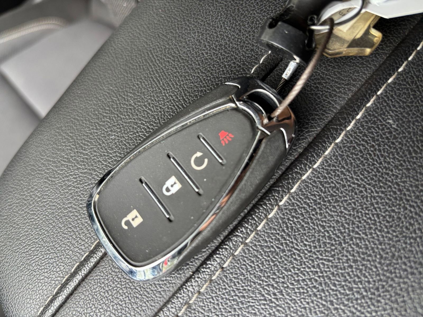 Used 2025 Chevrolet Blazer LT FWD image 21