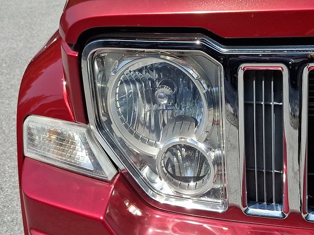 Used 2011 Jeep Liberty Limited w/ Tire & Wheel Group AWD/4WD image 11