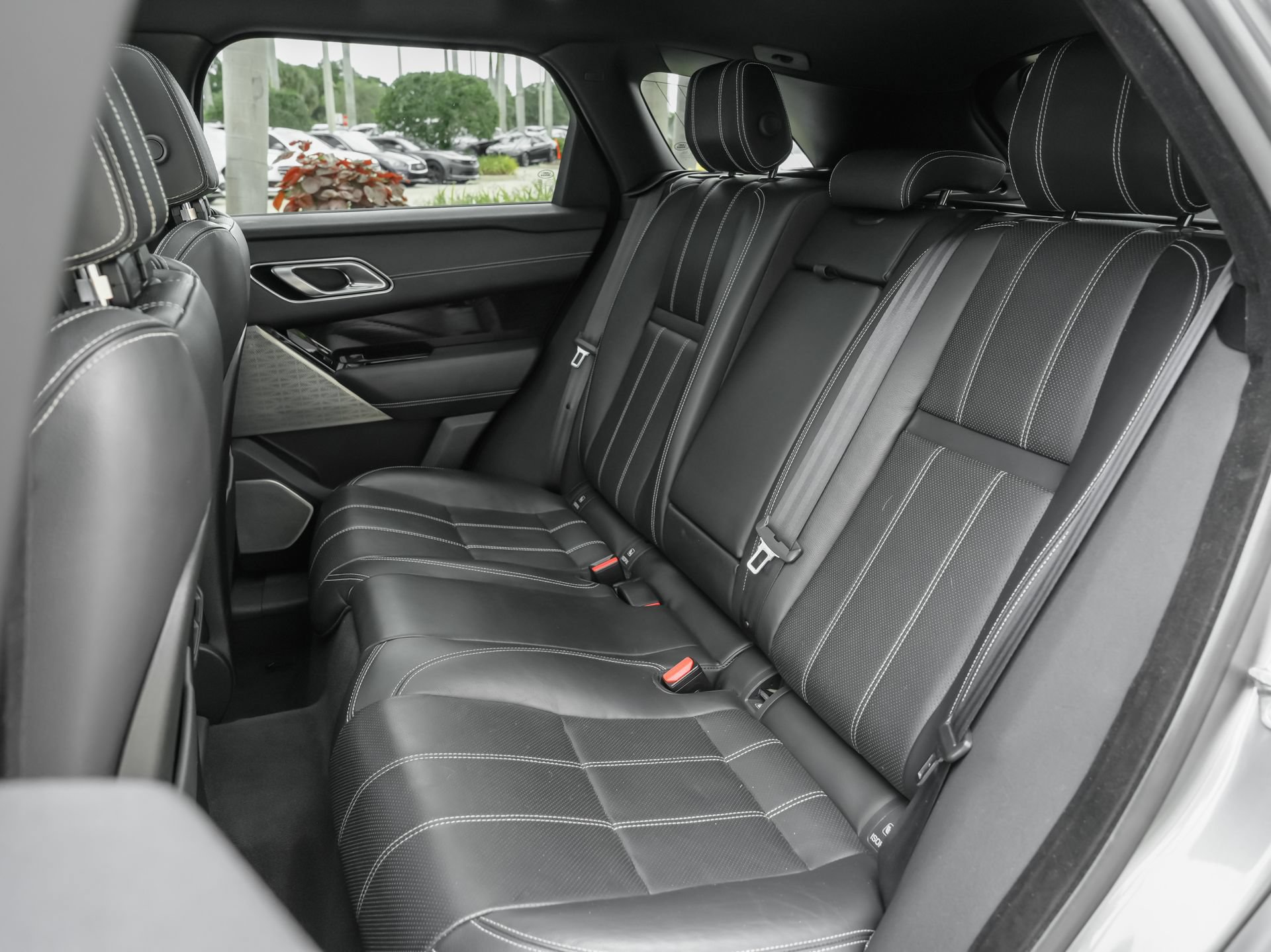 Used 2019 Land Rover Range Rover Velar R-Dynamic SE AWD/4WD image 33