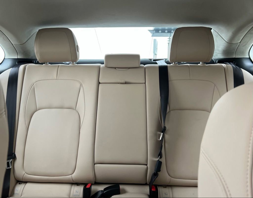 Used 2019 Jaguar XF Premium image 23