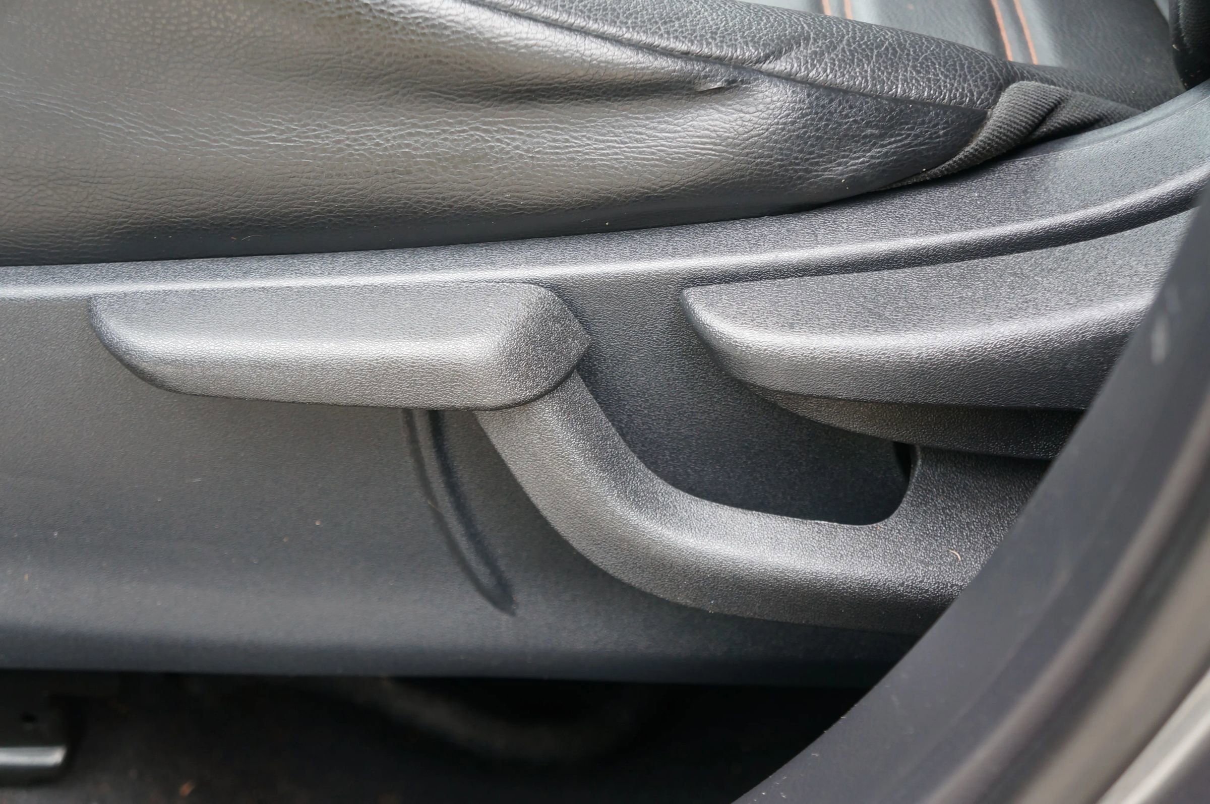 Used 2019 Nissan Kicks SR w/ SR Premium Package image 30