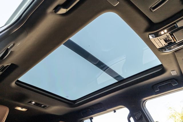 Used 2025 Lexus GX 550 w/ Accessory Package (2T) image 14