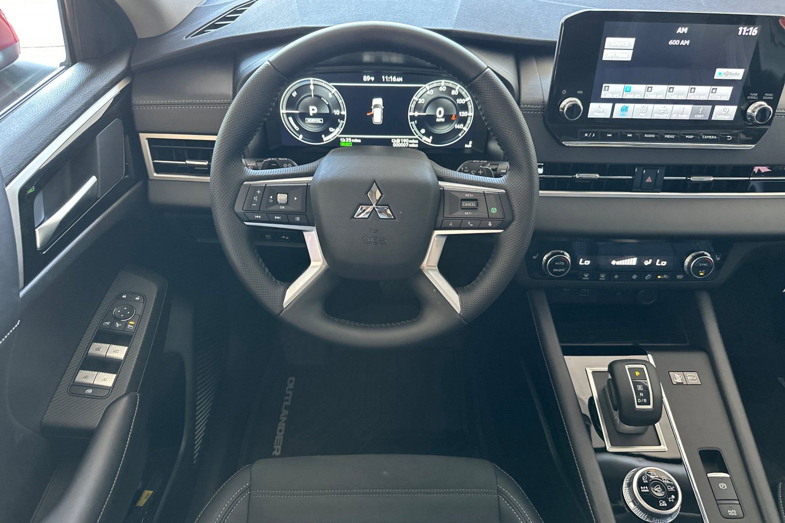 New 2025 Mitsubishi Outlander SE image 13