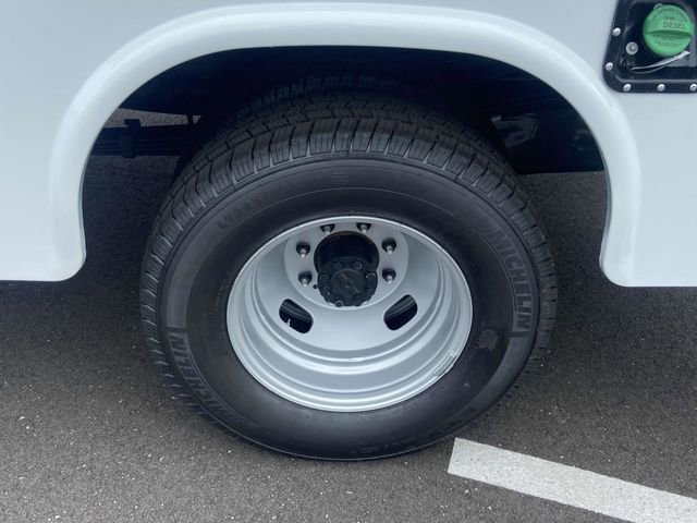 New 2025 Ford F350 XL w/ XL Chrome Package image 11