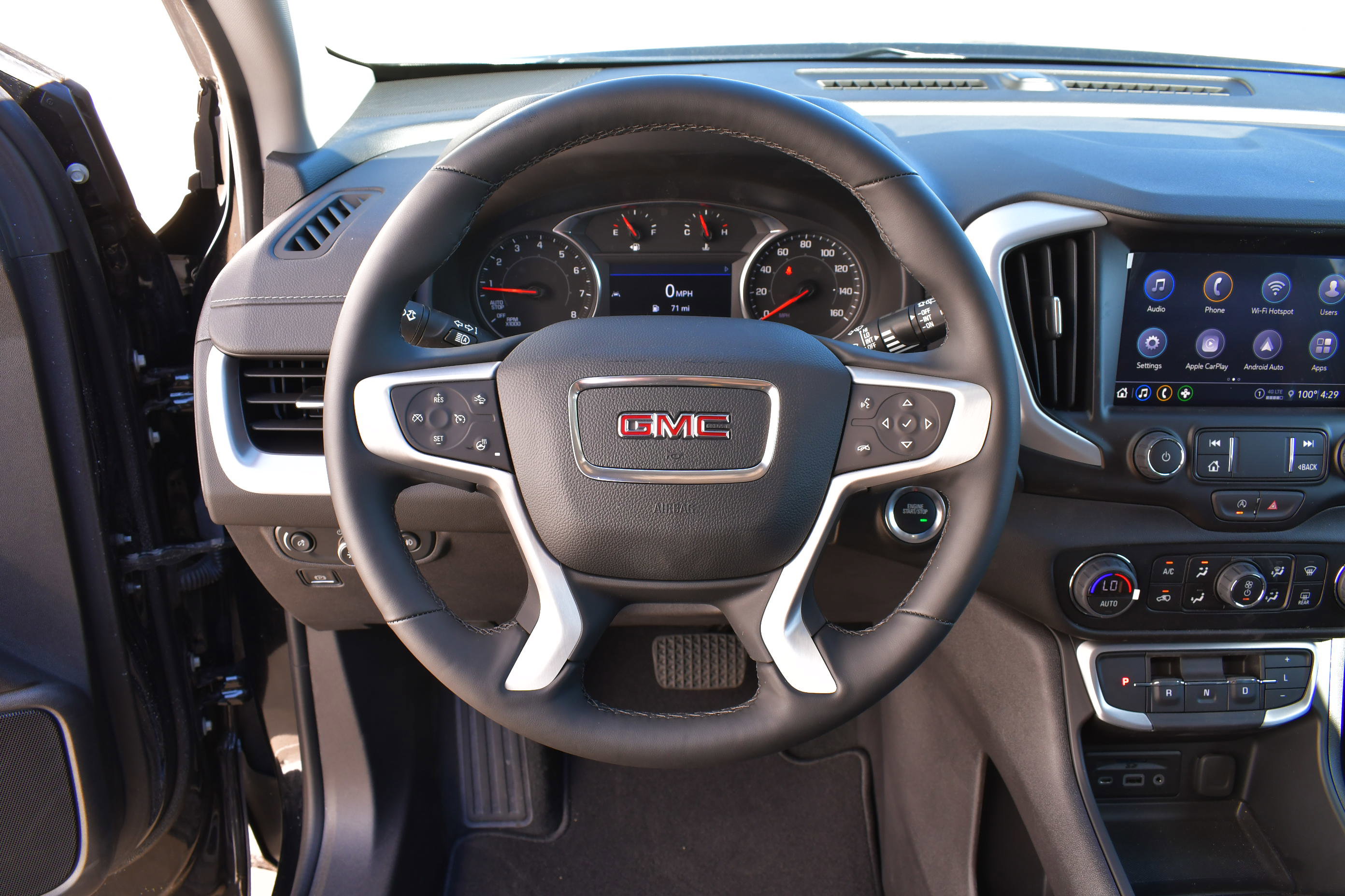 Used 2024 GMC Terrain SLT image 18