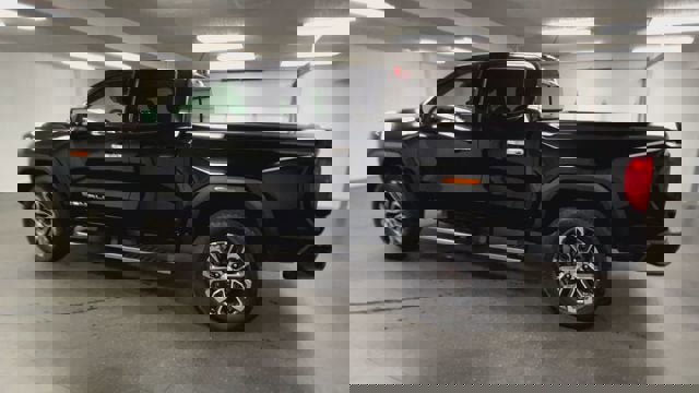 Certified 2024 GMC Canyon Denali image 6