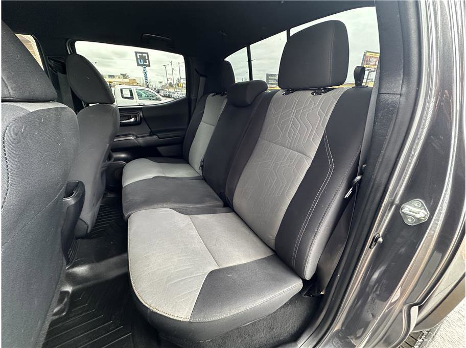 Used 2020 Toyota Tacoma TRD Off-Road w/ Technology Package image 16