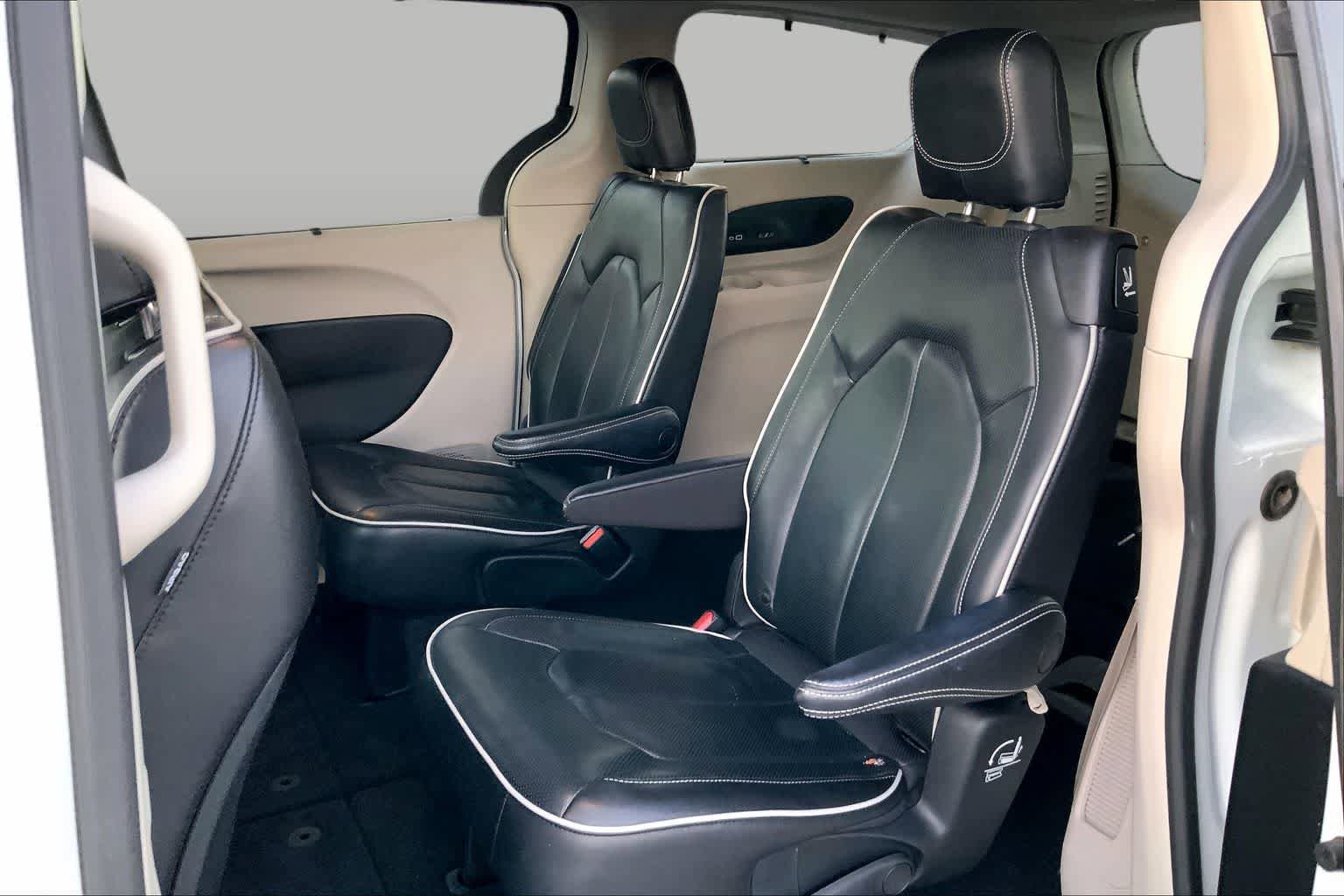 Used 2022 Chrysler Pacifica Limited FWD image 20