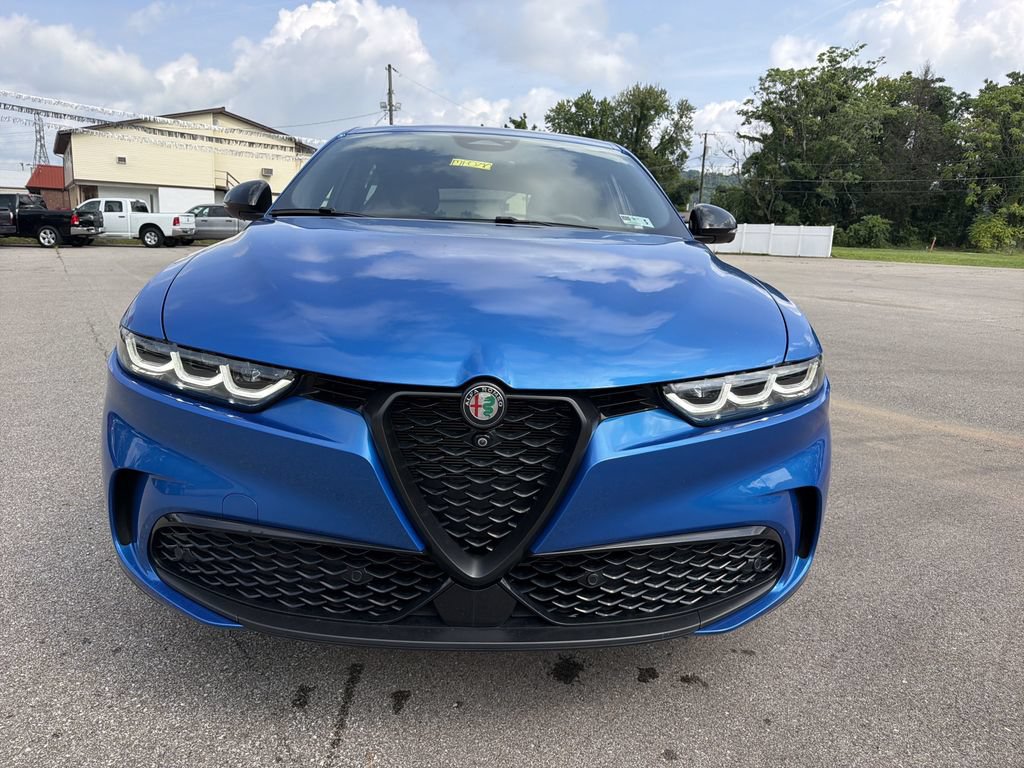 Used 2025 Alfa Romeo Tonale w/ Premium Package AWD/4WD image 11