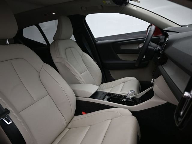 Used 2023 Volvo XC40 B5 Ultimate w/ Climate Package image 35